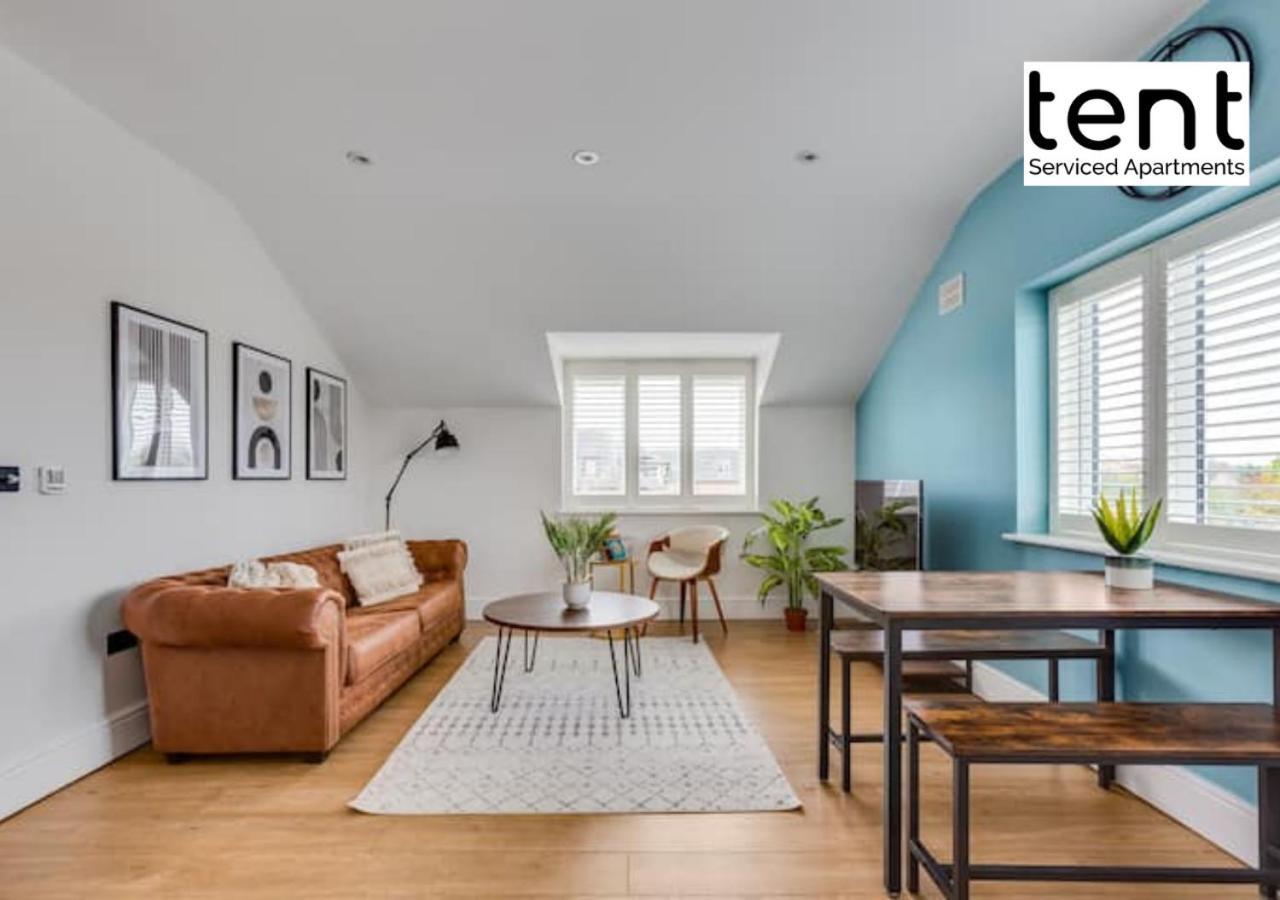 Stylish 1 Bed Apt , Central , Pkg, Perfect For Long Stays Egham Exterior foto